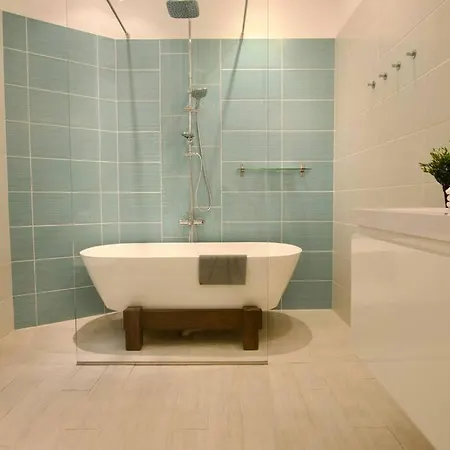 Premium By Hi5- Anker * Budapest