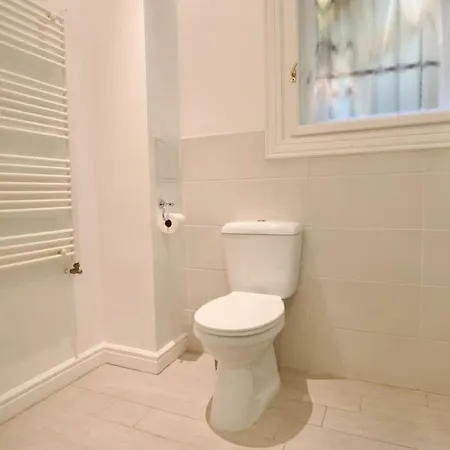 Premium By Hi5- Anker * Budapest
