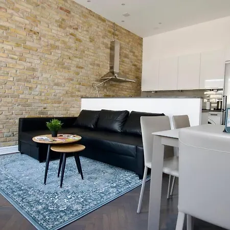 Premium By Hi5- Anker Budapest